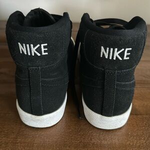 New without tag! 2020 release NIKE 
Blazer Mid Premium GS 'Black Summit White
